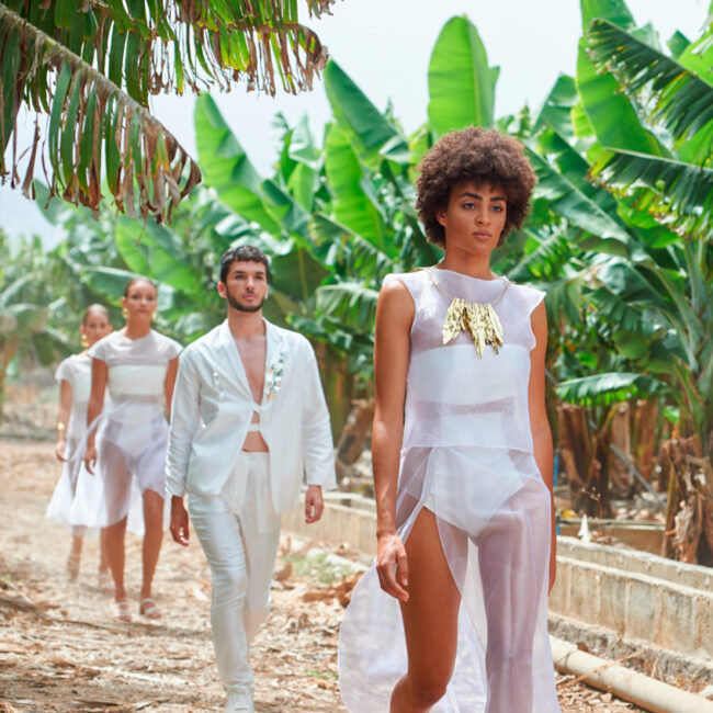 Modelo con joyas de Sara Luis Joyas