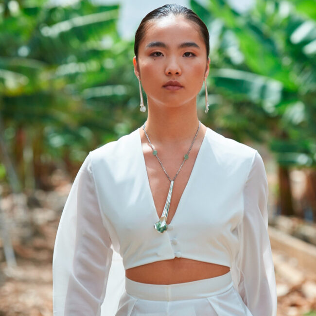 Modelo con joyas de Sara Luis Joyas