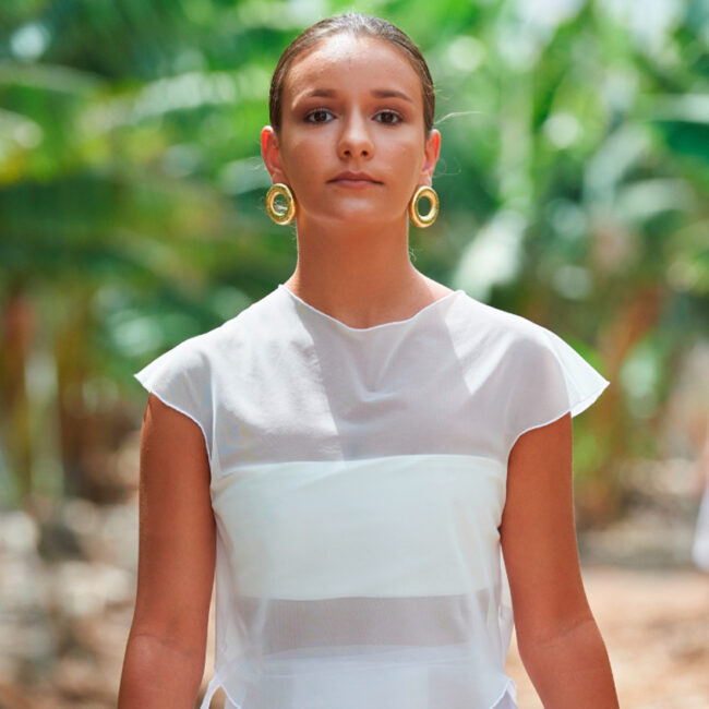 Modelo con joyas de Sara Luis Joyas